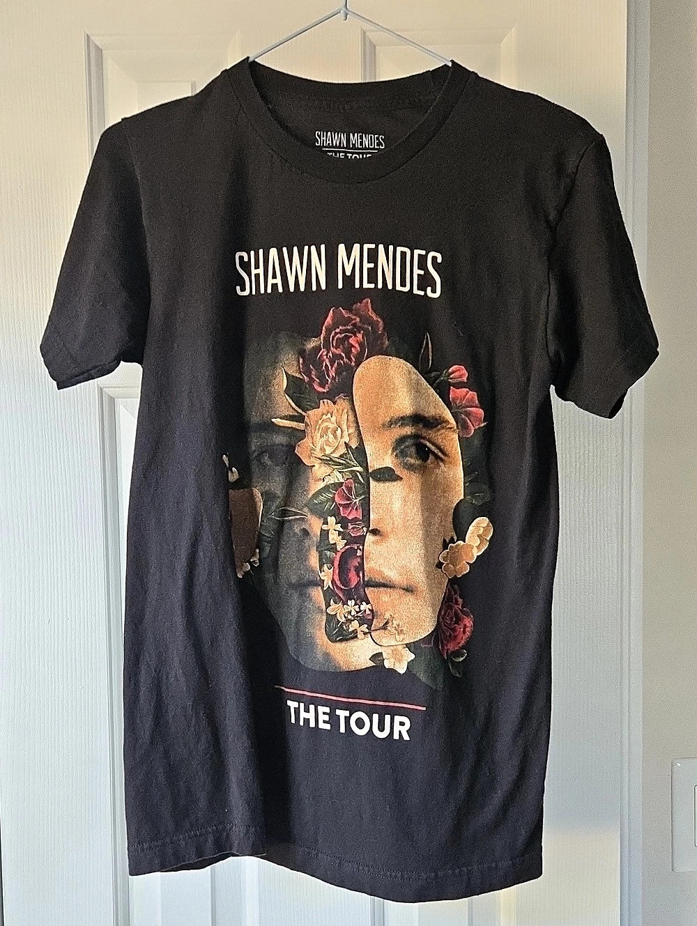 Shawn Mendes The Tour Graphic Short Sleeve Tee in Black Size Small
